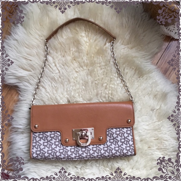 Dkny Handbags - 🔥BOGO DKNY Classic Convertible Clutch